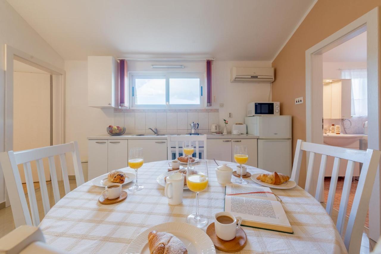 Apartments Maria Kukljica Εξωτερικό φωτογραφία